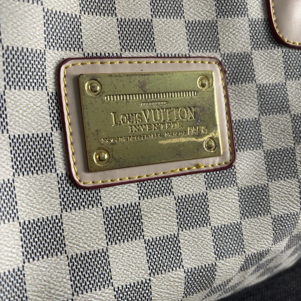 Checkered Beige and Cream Handbag - Picture 2 of 7